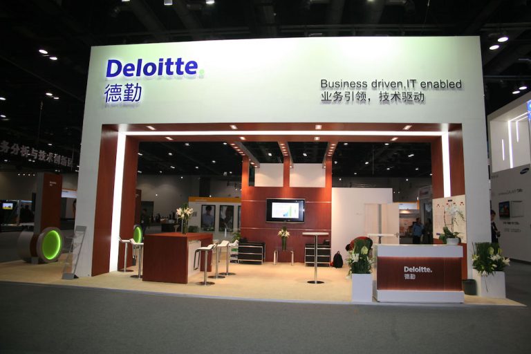 high quality booth - Deloitte at chinese IT show - warm and welcoming - perfect design by petrol design